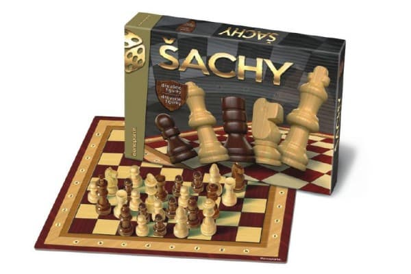 Šachy dřevěné figurky