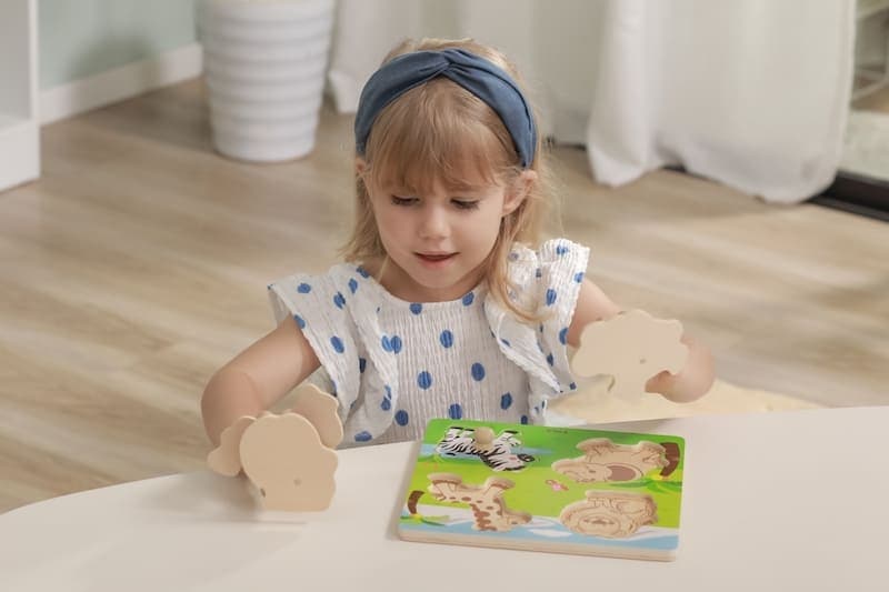 Dřevěná montessori vkládačka - divoká zvířata Viga - náhled 4
