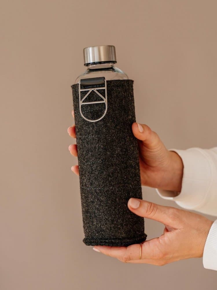 Láhev na pití Equa Mismatch Silver 750 ml s plstěným pouzdrem - náhled 3