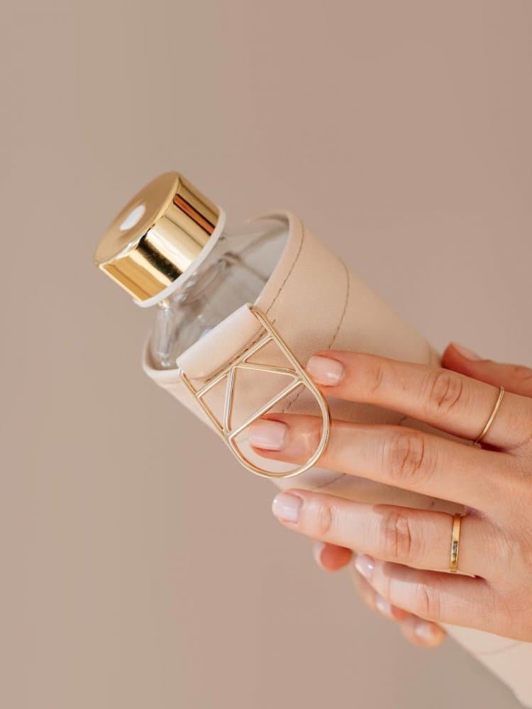 Láhev na pití Equa Mismatch Beige 750 ml s obalem z umělé kůže - náhled 5