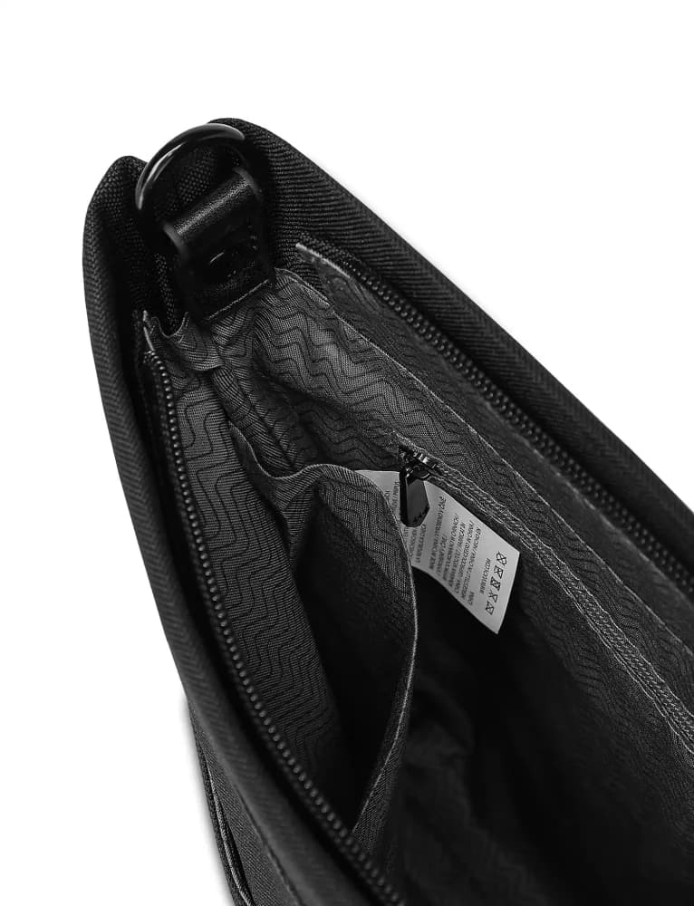 Vuch crossbody kabelka Smokie Resistant Black - náhled 2